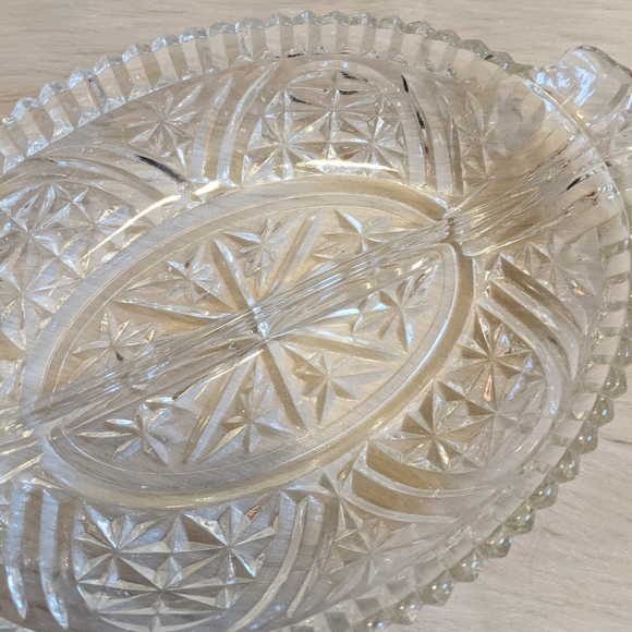 Vintage etched glass divided serving tray. - Picture 4 of 4
